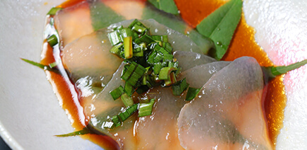 手作りこんにゃく　にら醤油かけ